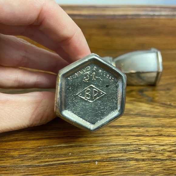 BP Benedict Proctor Silver Plate Salt & Pepper Shakers - Picture 6 of 7